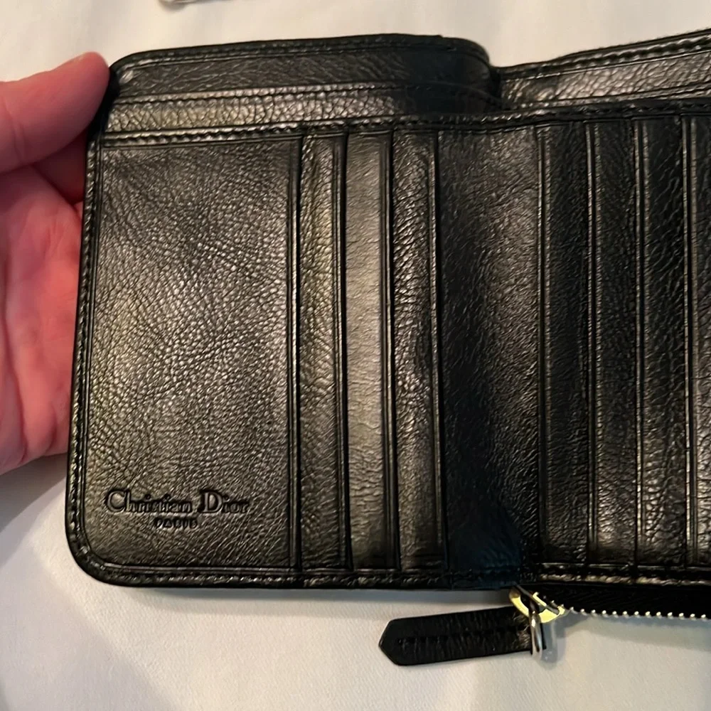 FLASH SALE🔥🔥PRISTINE💗 DIOR SPECIAL EDITION “REMOVE BEFORE FLIGHT WALLET”💗💗💗